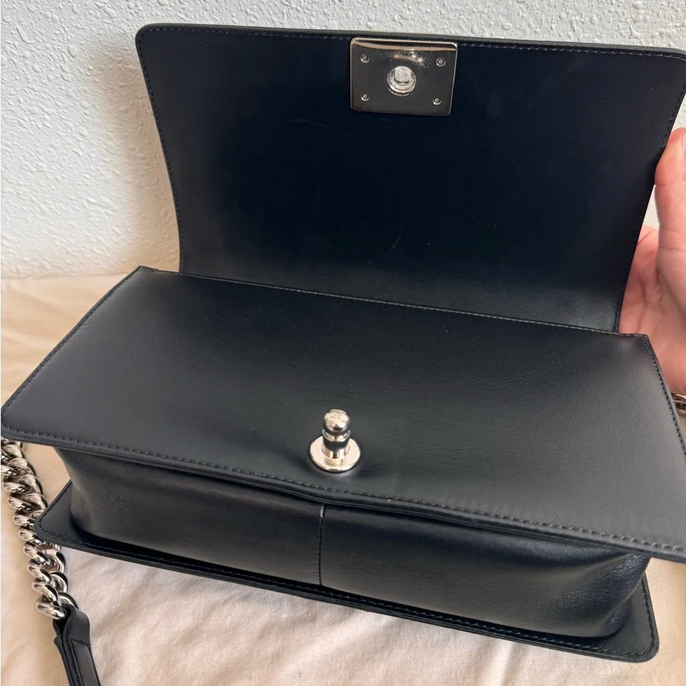 ❌SOLD❌ CHANEL Limited Edition Boy Flap Bag Chevron Lambskin Holographic Medium - Picture 8 of 16